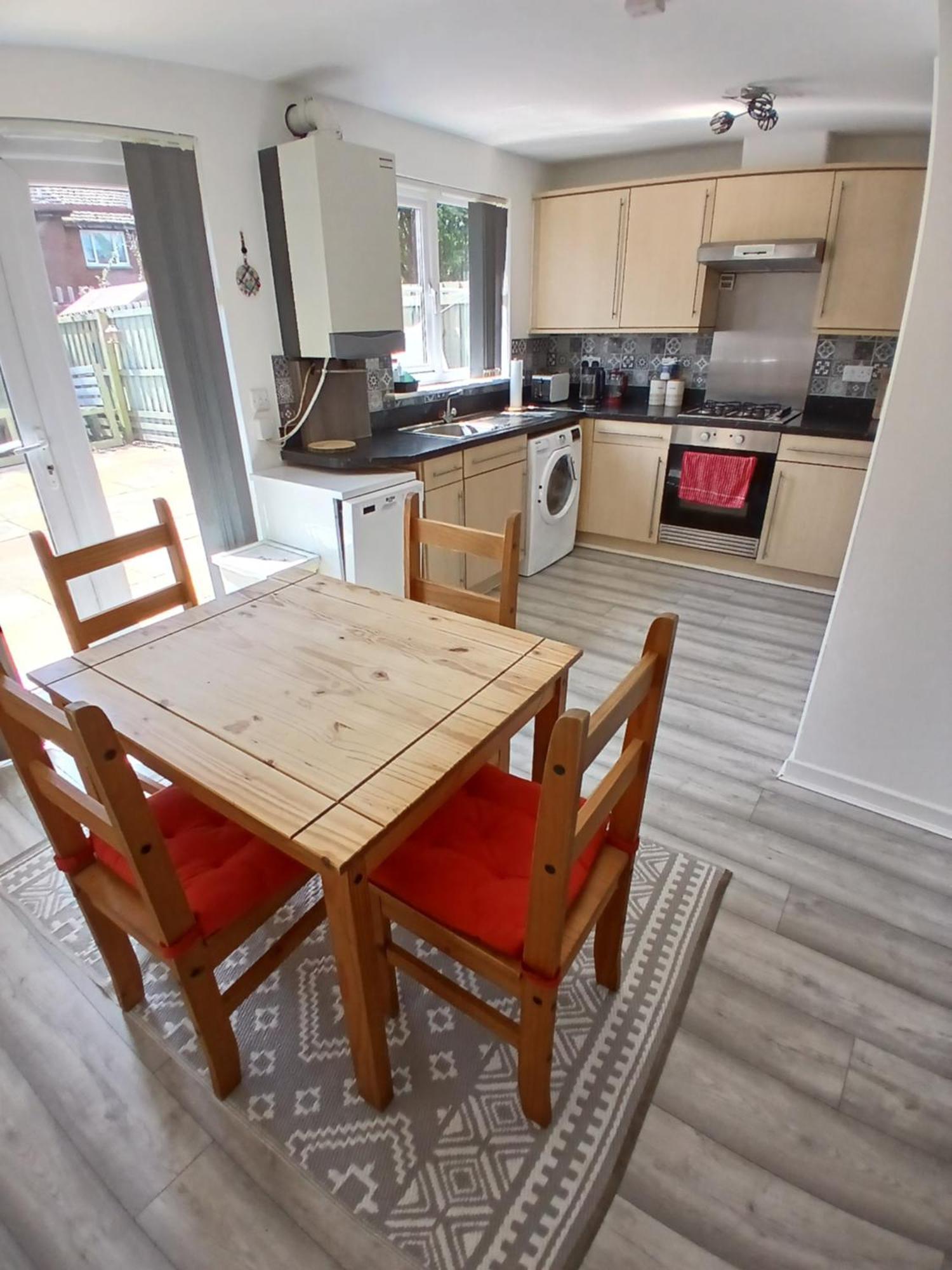 Urban Escape Free Parking 20min Walk To Center Holiday home Glasgow