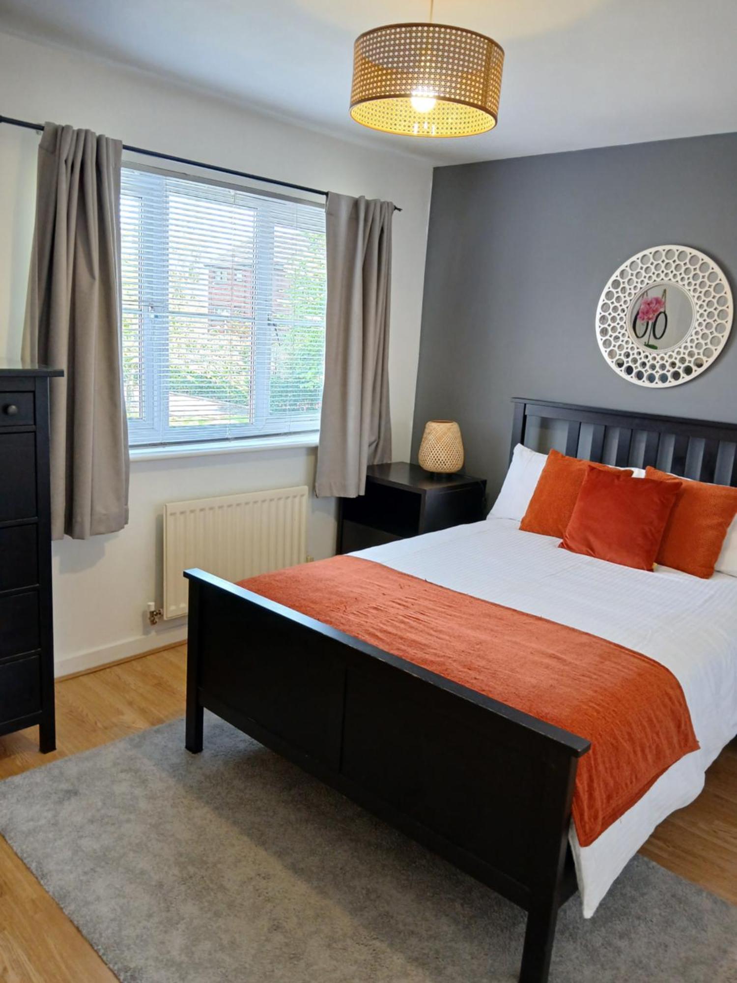 Urban Escape Free Parking 20min Walk To Center Holiday home *