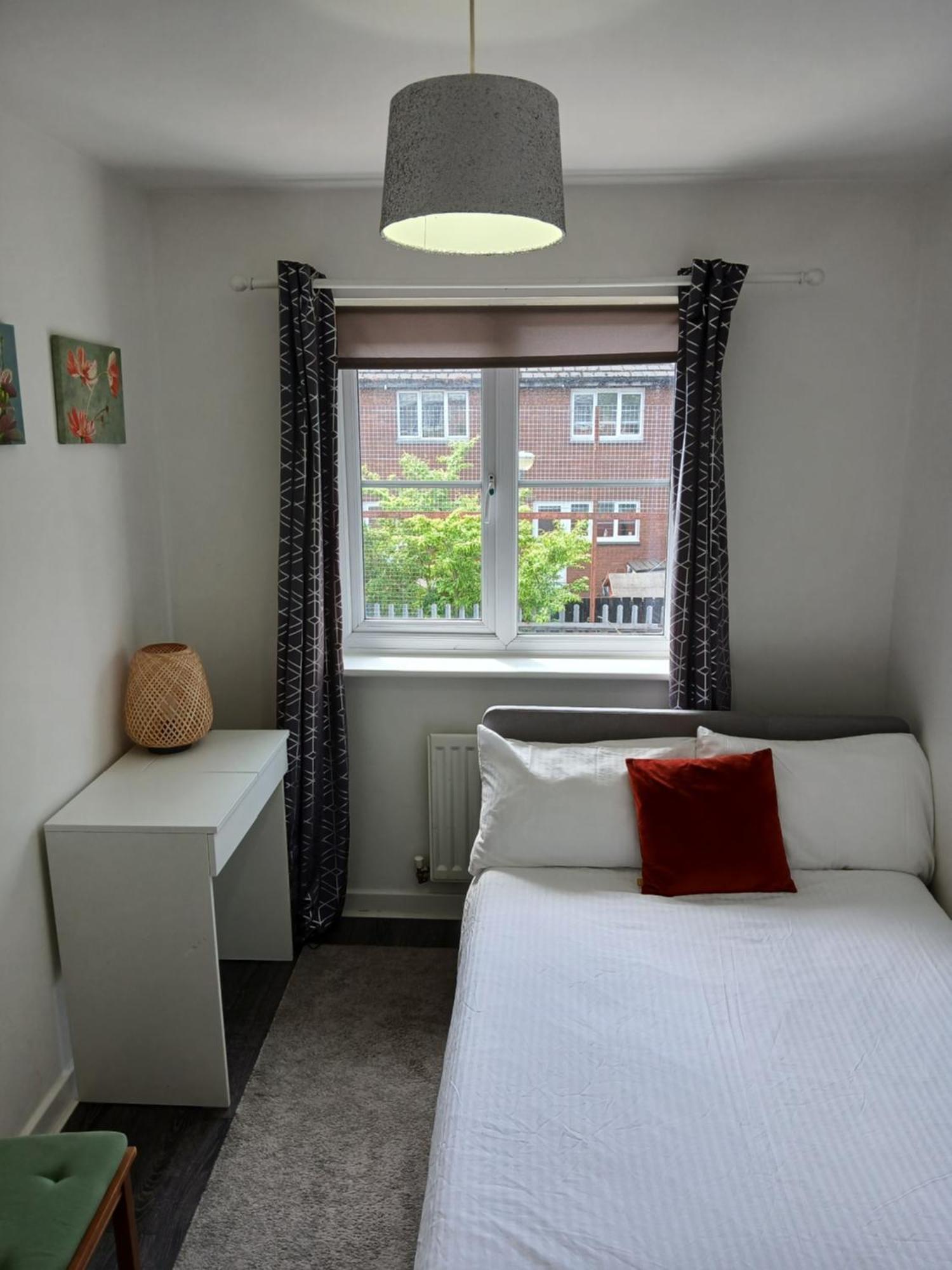 Urban Escape Free Parking 20min Walk To Center Holiday home Glasgow